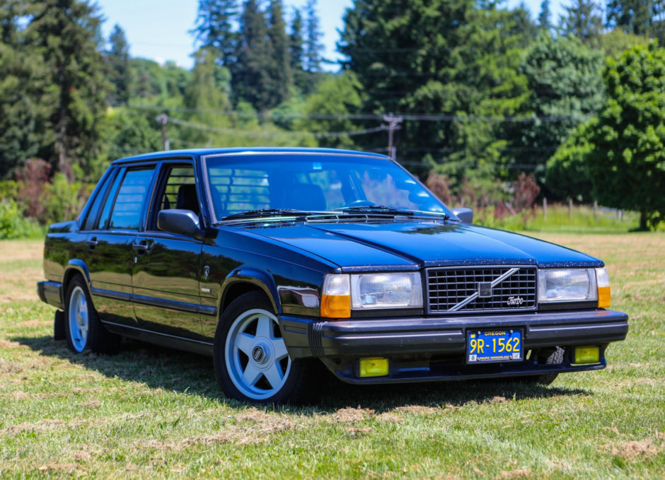 740 1985 Volvo.jpg